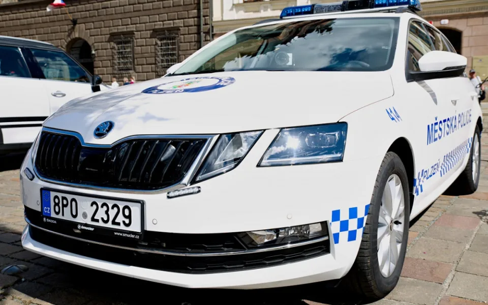 Nová páka na podvodníky, policejní vůz sám rozezná SPZ a pozná, zda není auto kradené