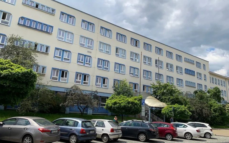 Poliklinika na Slovanech se se má nabízet k prodeji za 69 milionů korun