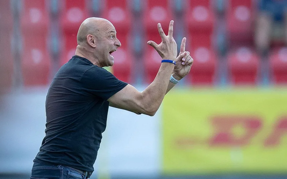  Trenér Adrian Guľa