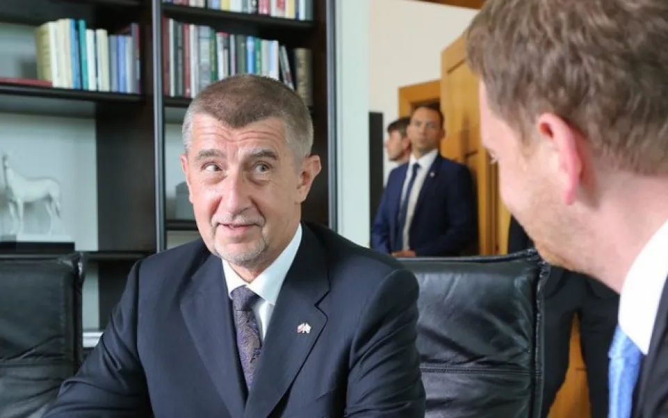 Stát chce dát dvě miliardy na reklamu na dovolené v médiích