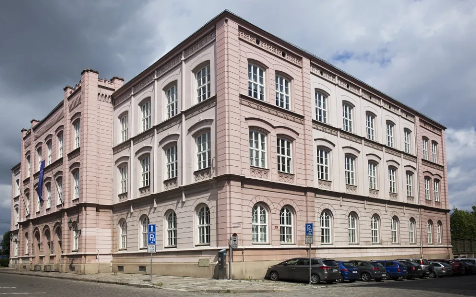 Fakulta pedagogická ve Veleslavínově ulici v Plzni