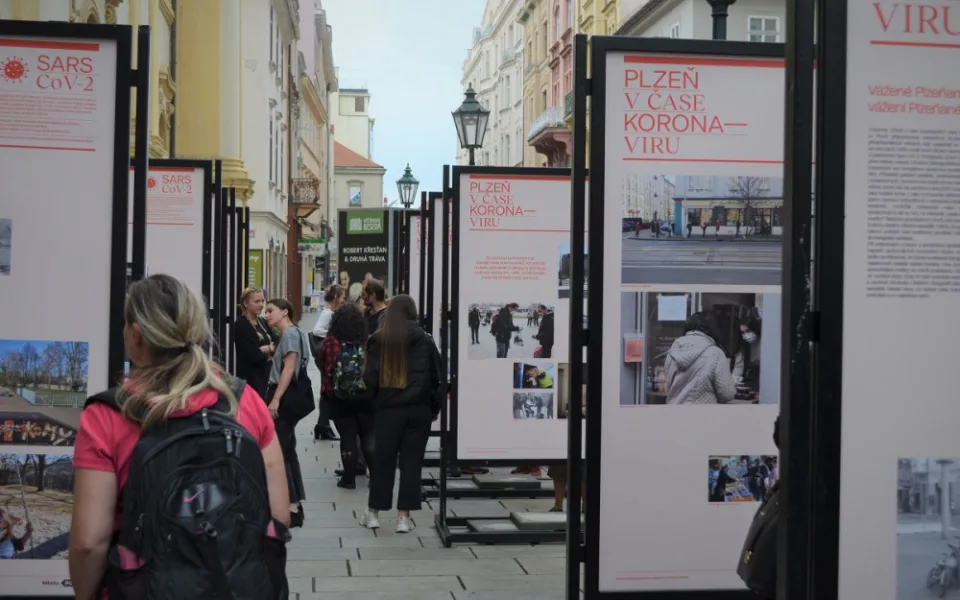 Unikátní fotografie zachytily, jak se žilo v Plzni v době koronavirové