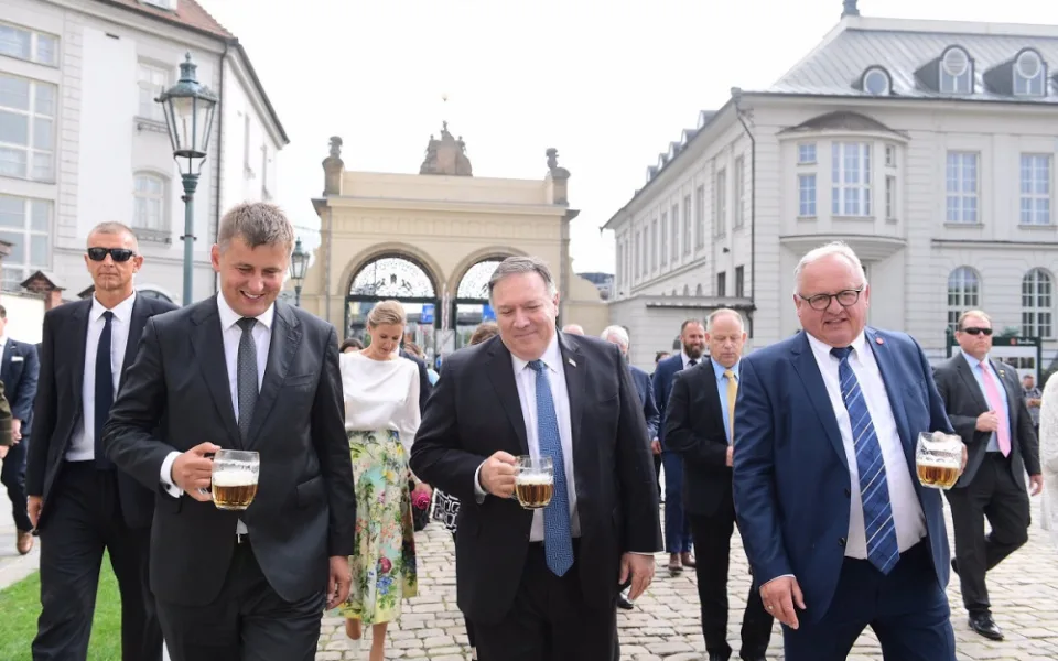 Americký ministr návštěvu Plzně zakončil v pivovaru