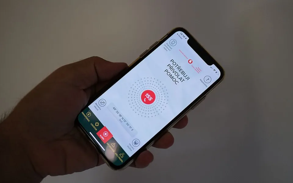 Aplikace záchranka teď nově umí spojit člověka v nouzi videohovorem se záchranáři