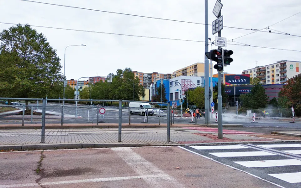Opravená Studentská ulice těsně před obnovením provozu