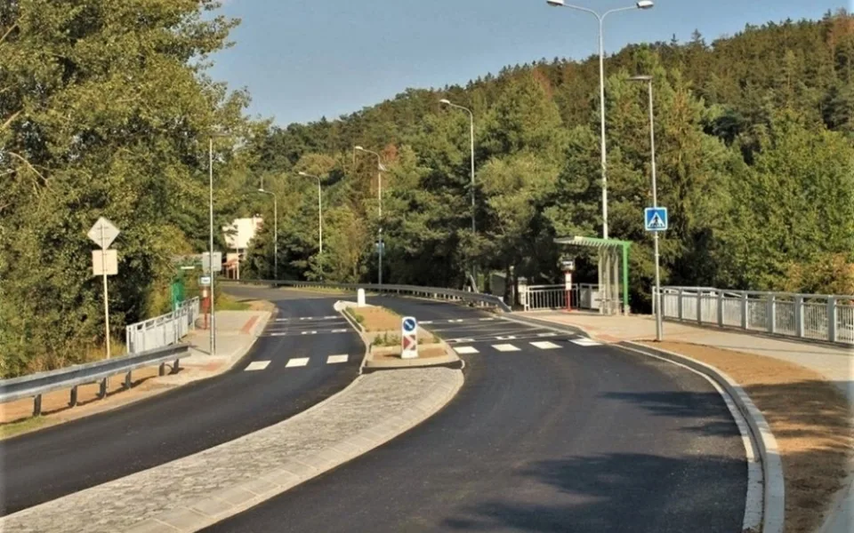Opravená zastávka Rozcestí Podhájí