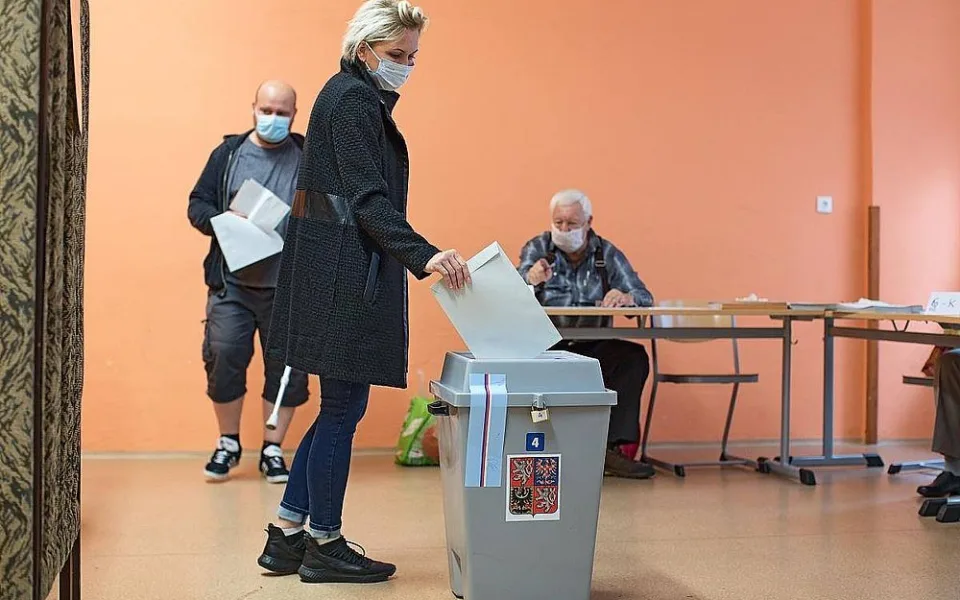 VOLBY 2020: Dnes je druhý volební den, jasno o vítězích by mohlo být v průběhu odpoledne