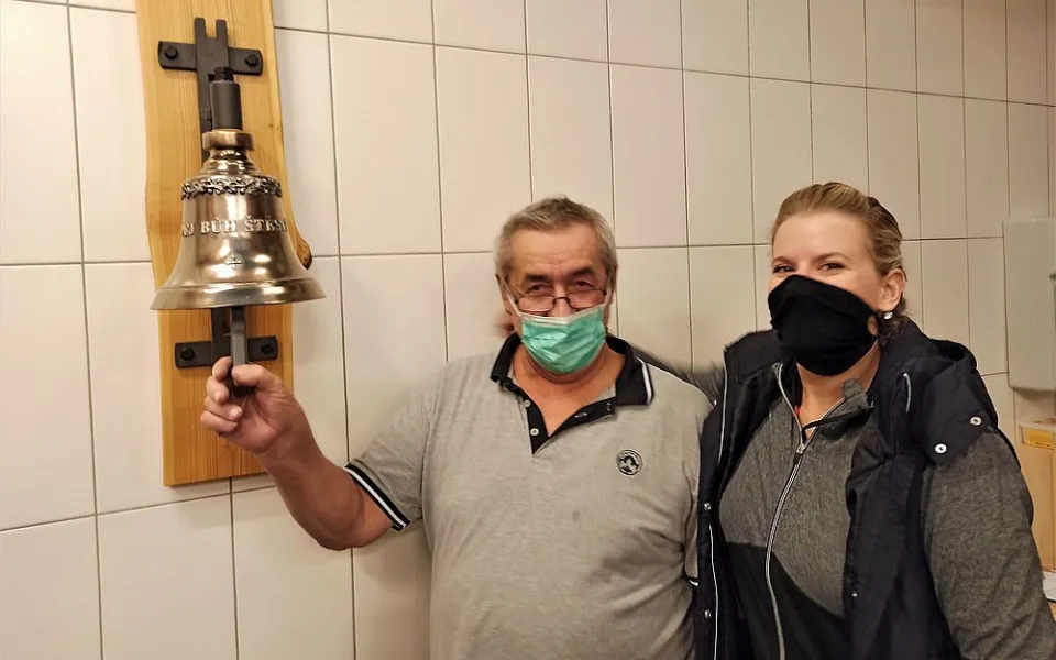 Sládci Bohuslav Hlavsa a Jana Müllerová při prvním zvonění, domažlický starosta Zdeněk Novák při prvním zvonění