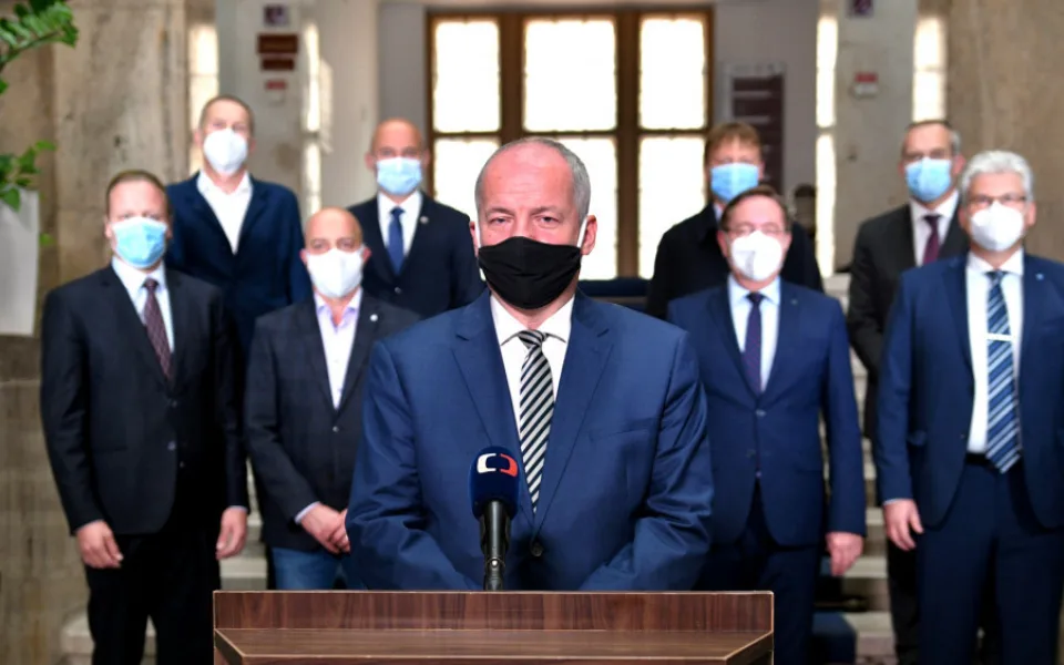 Ministr zdravotnictví měl v zádech ředitele fakultních nemocnic