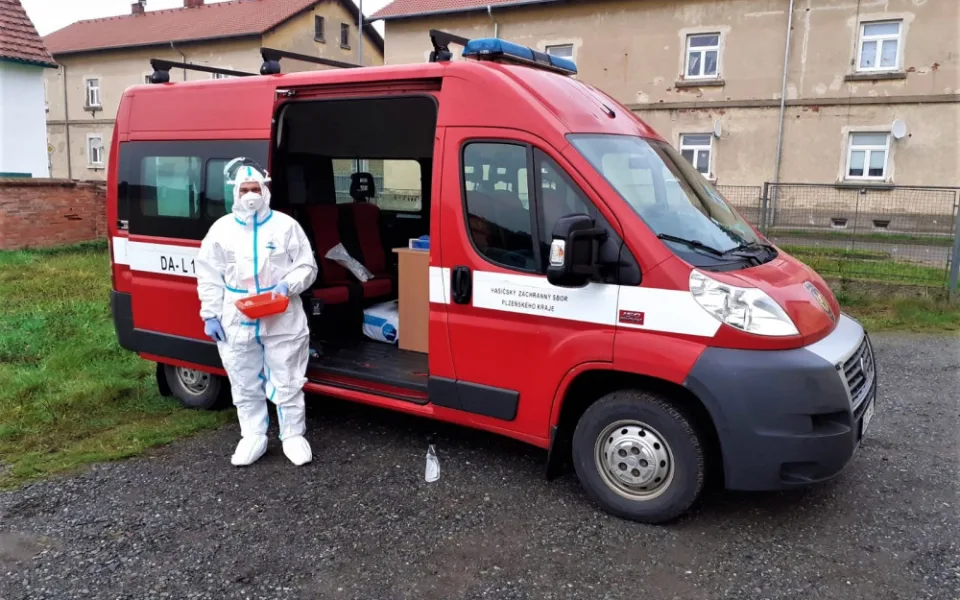 Hasiči v Plzeňském kraji postavili vlastní mobilní tým pro odběr vzorků a dnes poprvé vyrazili do akce