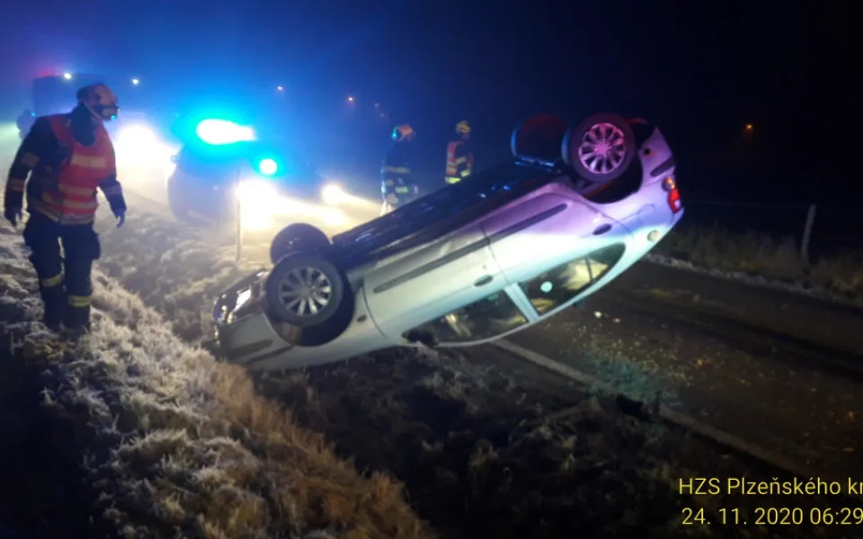 Tento automobil havaroval dnes ráno u Štipoklas