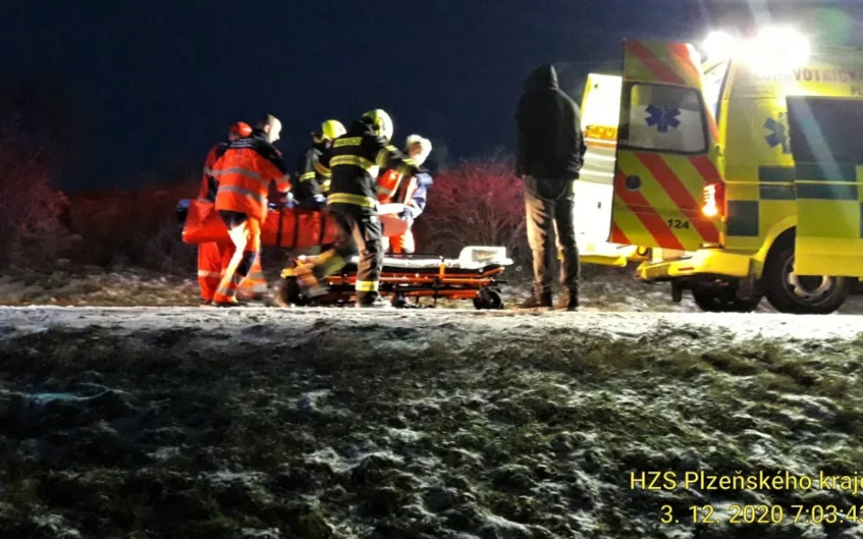 Záchranáři zasahují u nehody poblíž Malých Hydčic na Klatovsku