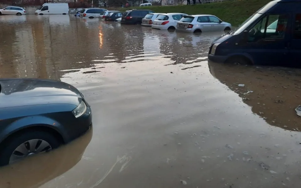 Za vzniklou lagunu na Košutce může 40 let staré litinové potrubí
