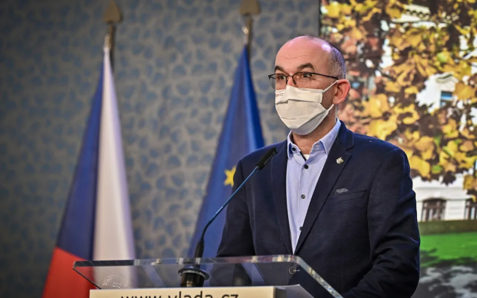 Od pondělí budou kampaně v rádiu či v televizi vyvracet dezinformace týkající se covidu-19