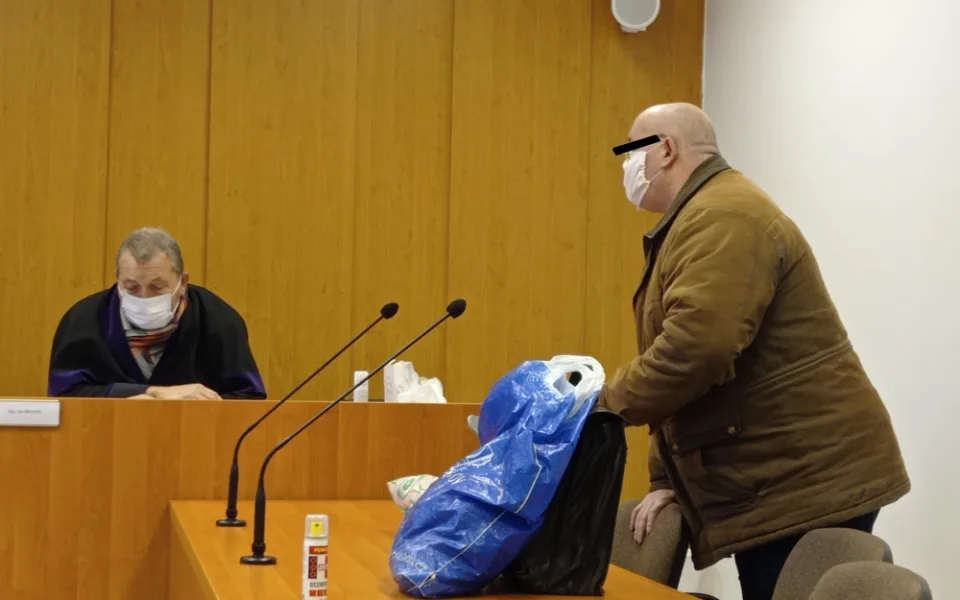 Využil důvěry svých známých, teď čelí obžalobě ze znásilnění nezletilých