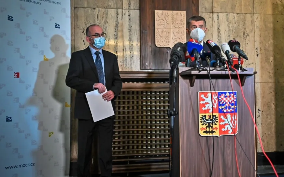 První dávky vakcíny proti covidu budou v ČR už 26. prosince večer, zvažuje se přesun do 5. úrovně PES