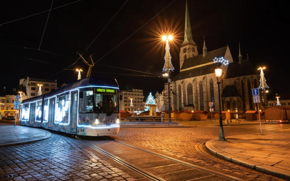 Ani tři miliony hlasů na vítězství nestačily, plzeňská tramvaj bere v anketě stříbro