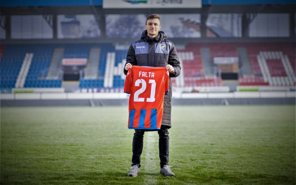 Viktoriáni mají novou posilu, do klubu přišel z Olomouce záložník Šimon Falta