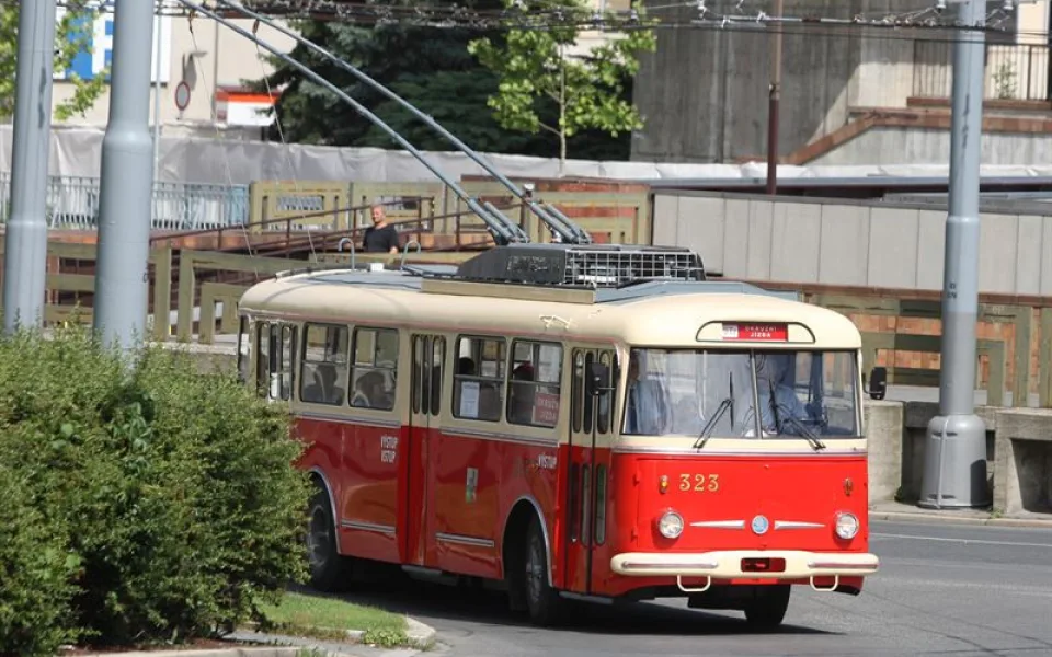Trolejbus Škoda 9 Tr č. 323 z roku 1979