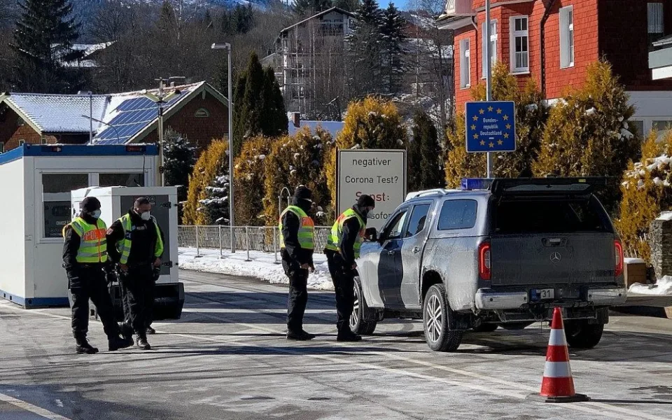 Německá policie přísně střeží hraniční přechody s Českem, k nám nepustí téměř nikoho