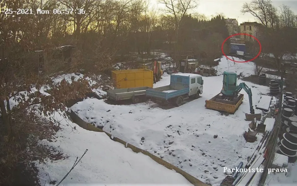 Velké pátrání po velké krádeži, zloděj ukradl stavební buňku