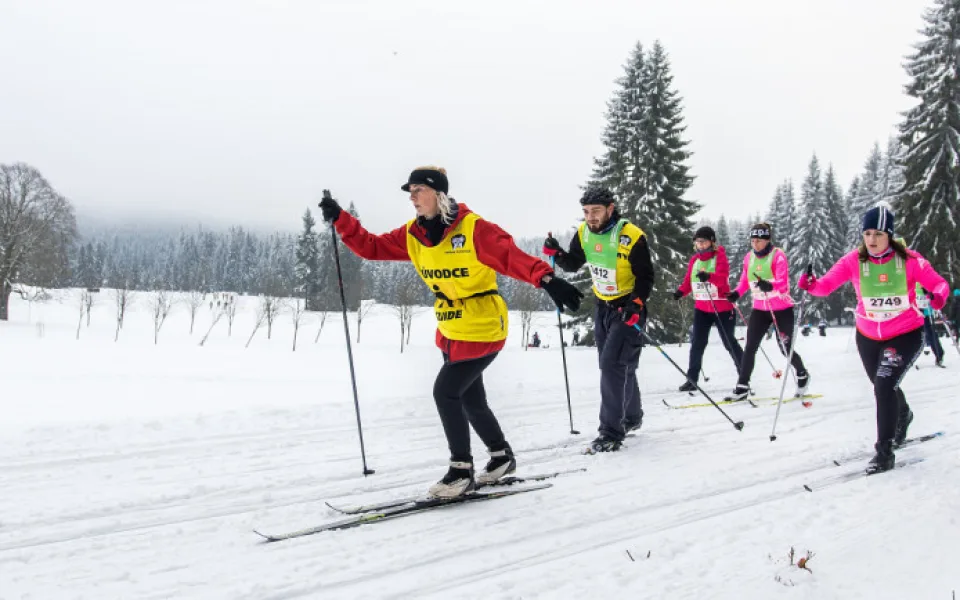 Třetina startovného na Virtuální ČEZ SkiTour vybaví díky Hervisu na zimu nevidomé účastníky