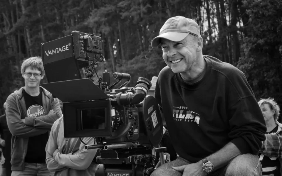 Václav Marhoul při natáčení filmu Nabarvené ptáče