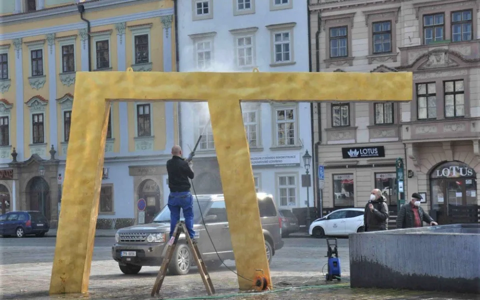 Příprava kašen na novou sezonu