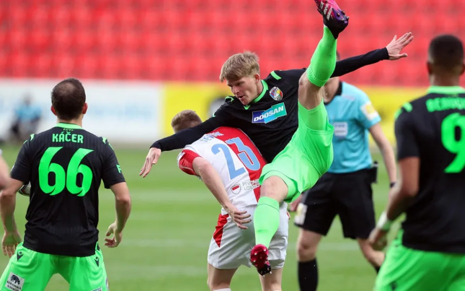 Plzeň nestačila na mistrovskou Slavii, v Edenu prohrála vysoko 5:1