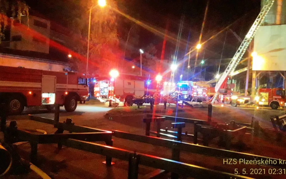Hasiči zasahovali u požáru v Plzeňské teplárenské, dodávky tepla nejsou v ohrožení