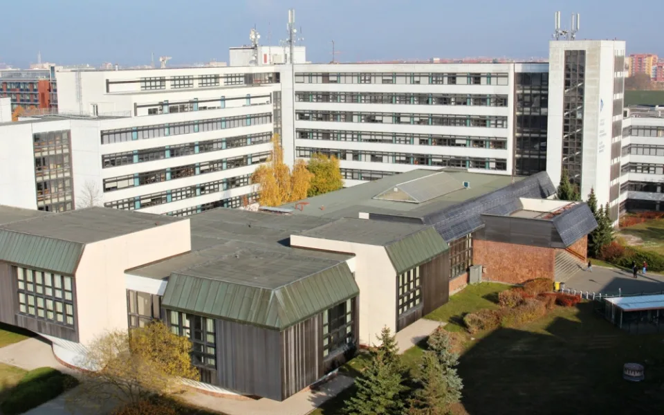 V kampusu Západočeské univerzity testují vysokorychlostní 5G síť