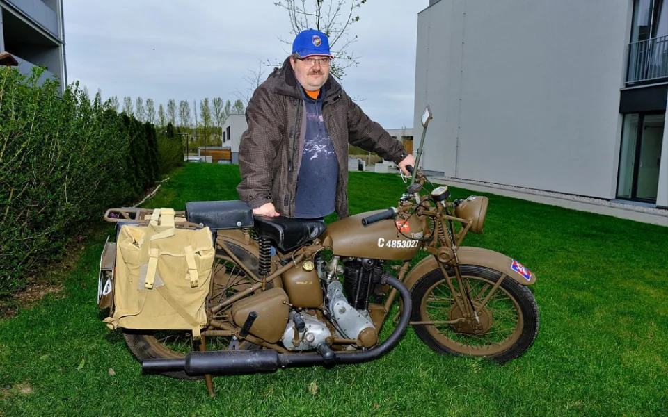 Válečná motorka se z bojiště v Itálii po letech dostala do Česka, teď má premiéru na Slavnostech svobody