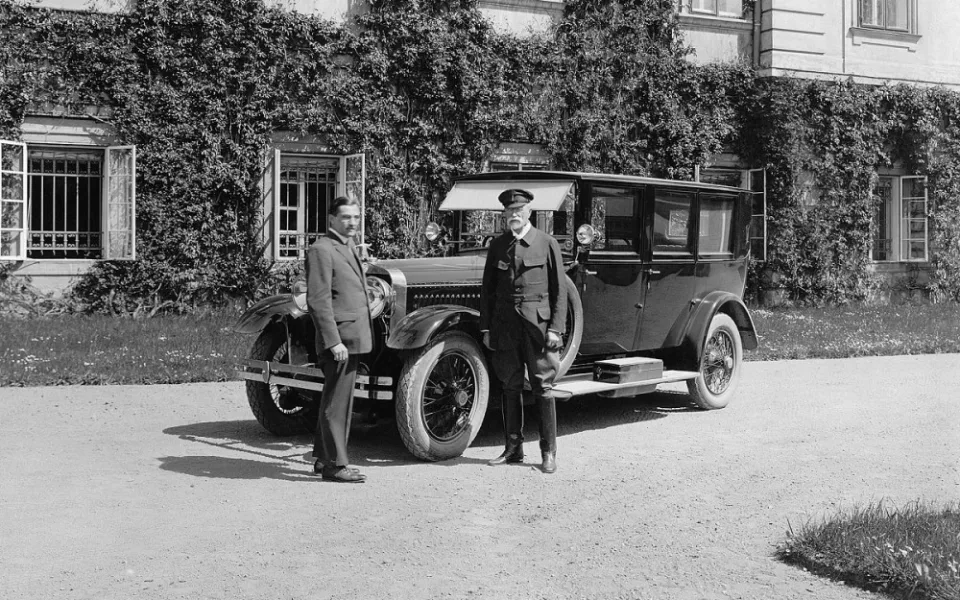 První luxusní Škodovka vznikla v Plzni, slavnostně si ji převzal prezident Masaryk