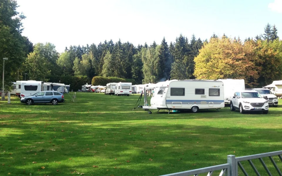 stanoviště pro karavany v kempu La Rocca