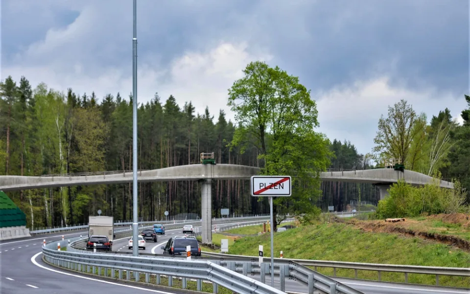 Cyklistům a chodcům začne sloužit nová lávka u Kameňáku od poloviny června
