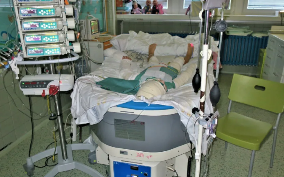 Lékaři v nemocnici řadu dní bojovali o život Natálky