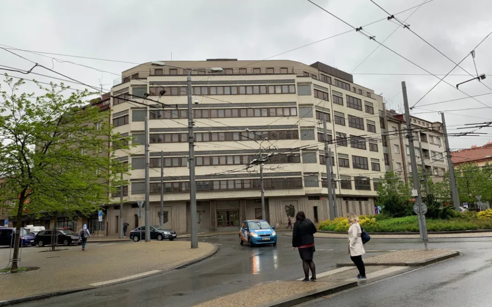 Na prodej bude i toto bývalé krajské sídlo KSČ a pozdější právnická fakulta na Americké třídě