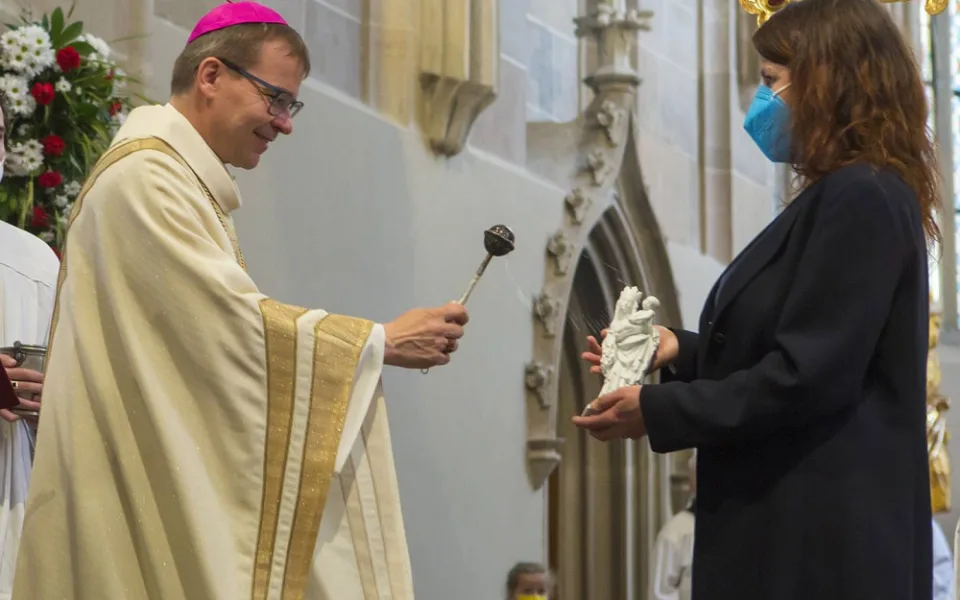 Výroba replik Plzeňské madony znovu ožívá, nově vznikla sběratelská edice z porcelánu