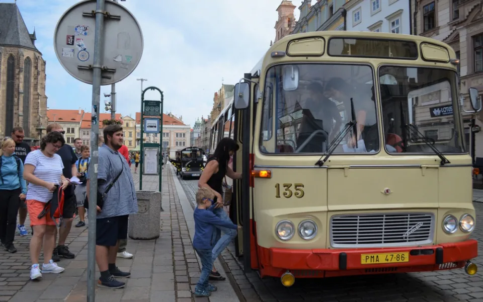Festival Industry Open přinese výlety historickým autobusem i návštěvu hangáru