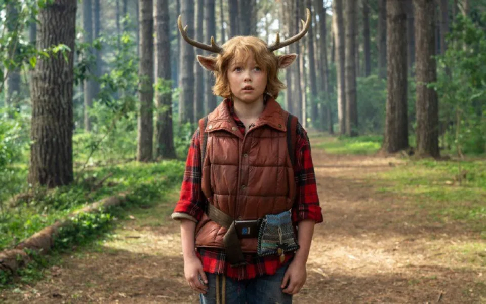 Sweet Tooth. Chlapec s parožím zaujme nejen roztomilostí hlavní postavy. Zdroj: Netflix