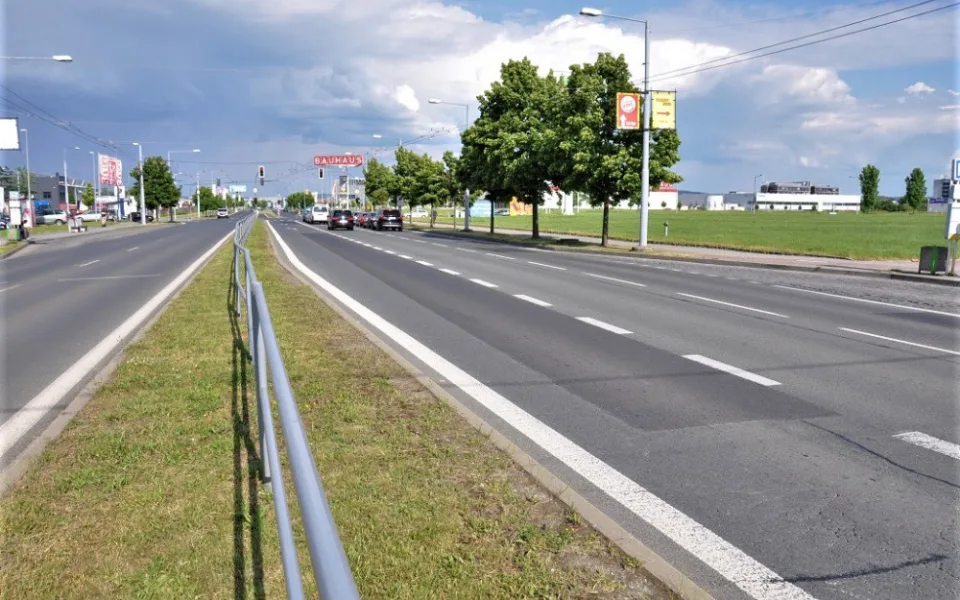 Další komplikace čekají řidiče i chodce v Plzni, začíná oprava Folmavské