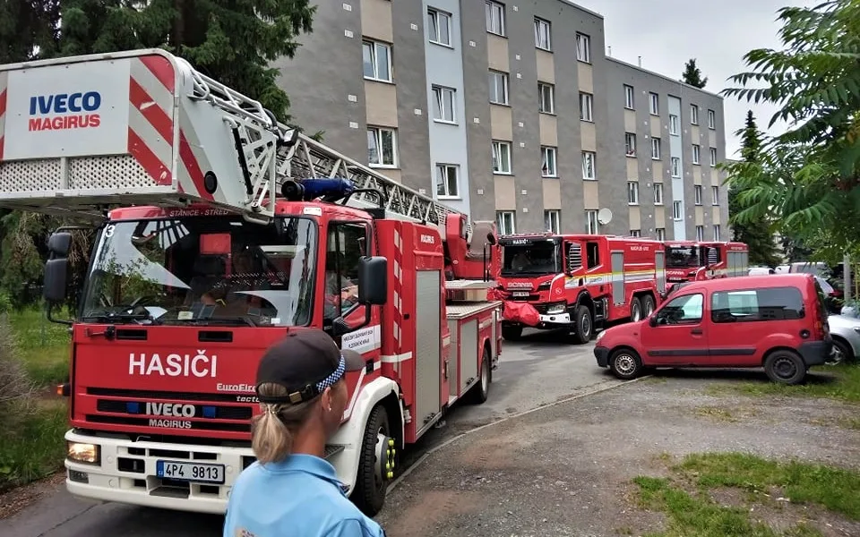 Hasiči testovali na sídlišti průjezdnost ulic pro jejich požární techniku