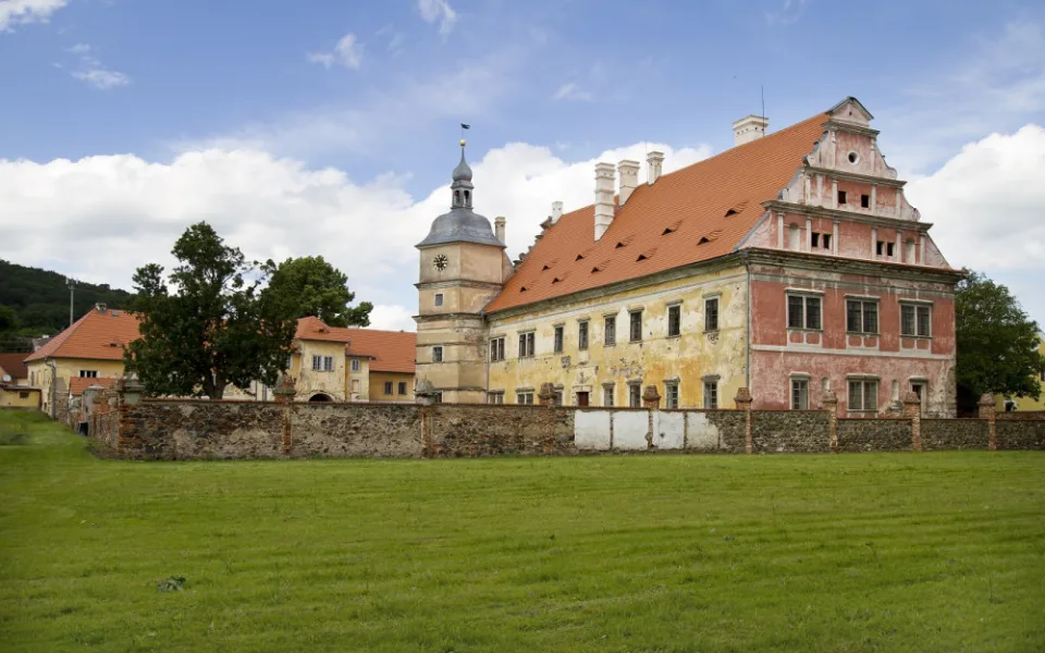 Opravy na zámku Červené Poříčí jsou v plném proudu, odhalily i řadu tajemství