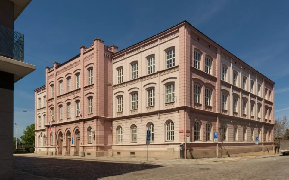 Fakulta pedagogická ve Veleslavínově ulici v Plzni