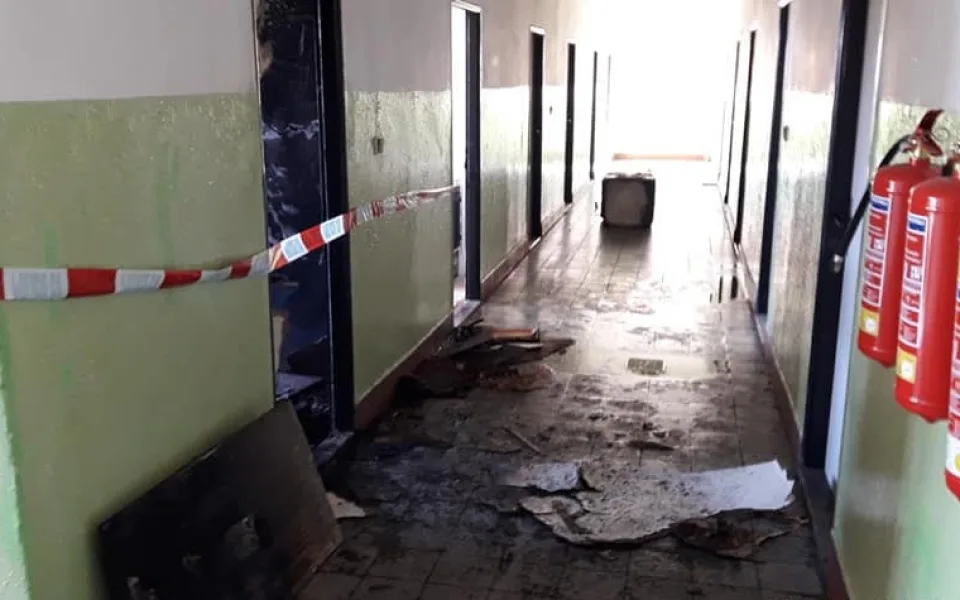 Za březnovou explozí na ubytovně jsou páry toluenu, nájemník je na pokoji odpálil zapalovačem