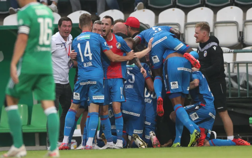 FC Viktoria Plzeň v Ďolíčku urvala těsné vítězství 2:1