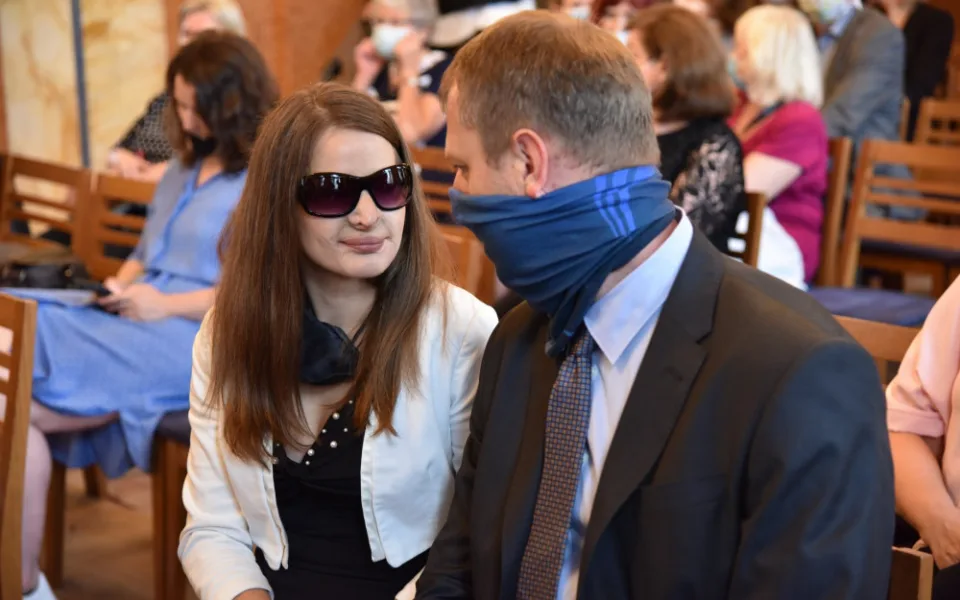 Dokument odvypráví příběh Martiny, která po útoku kyselinou oslepla a dnes pomáhá druhým