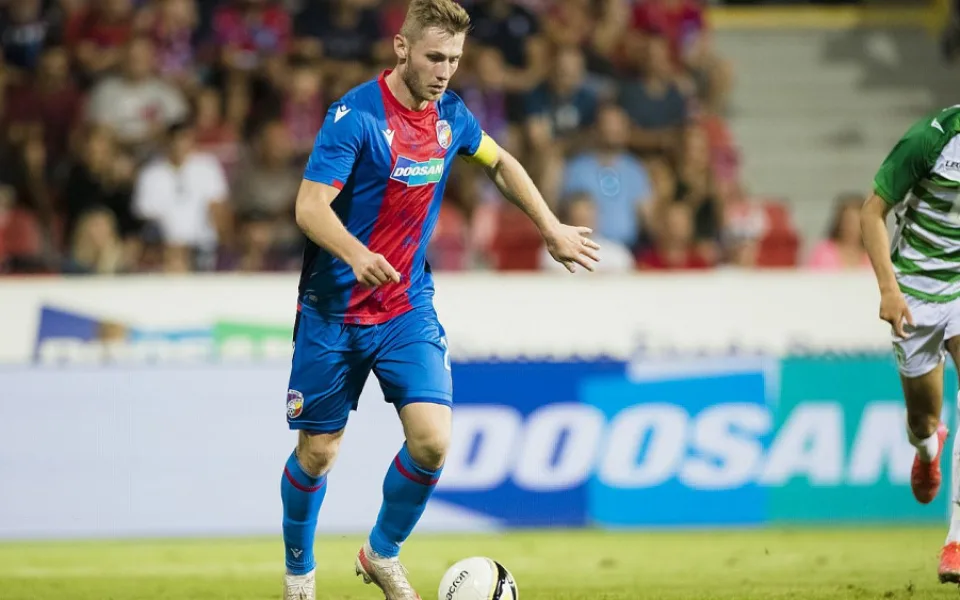 Viktoria Plzeň potřebuje snížit náklady, do Arisu Soluň odešel nejdražší hráč Jakub Brabec