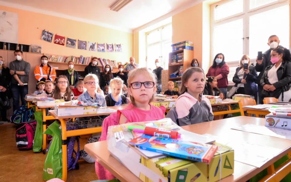 Bez roušek, ale s testy. Desítky tisíc dětí v Plzeňském kraji se znovu vrátily do školních lavic