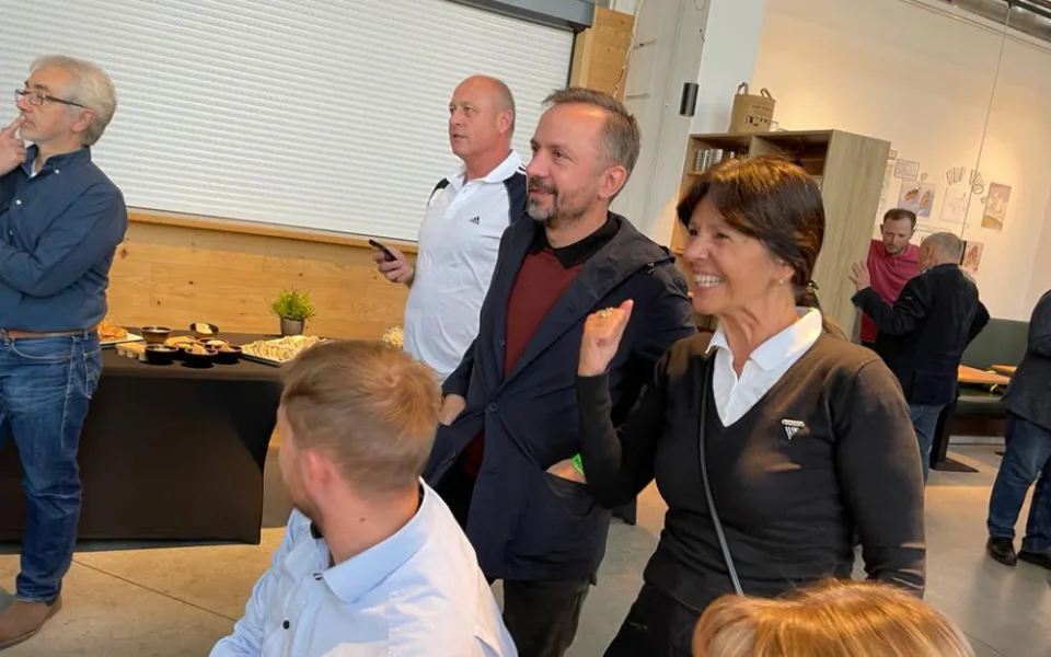 Radost ve volebním štábu koalice SPOLU v Plzni neskrývala hejtmanka Ilona Mauritzová (ODS), vedle dvojka krajské kandidátky Marek Ženíšek (TOP09) a trojka Rudolf Salvetr (ODS)
